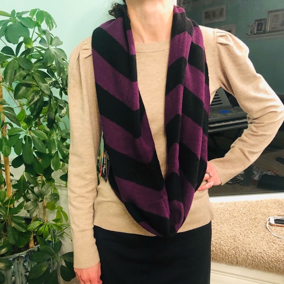 Charlie Paige infinity Scarf - Picture 2 of 3